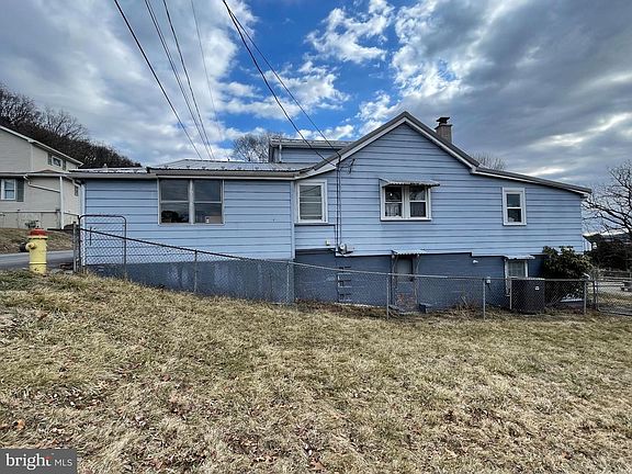 3rd image of 618 Upper St