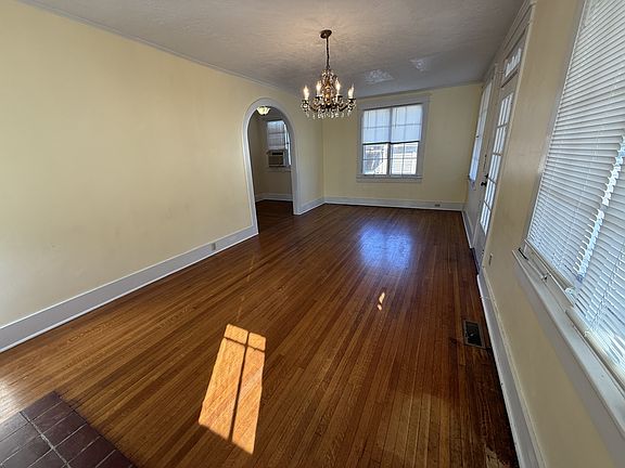 Livingroom with Accent Fireplace - It's just for looks at the moment