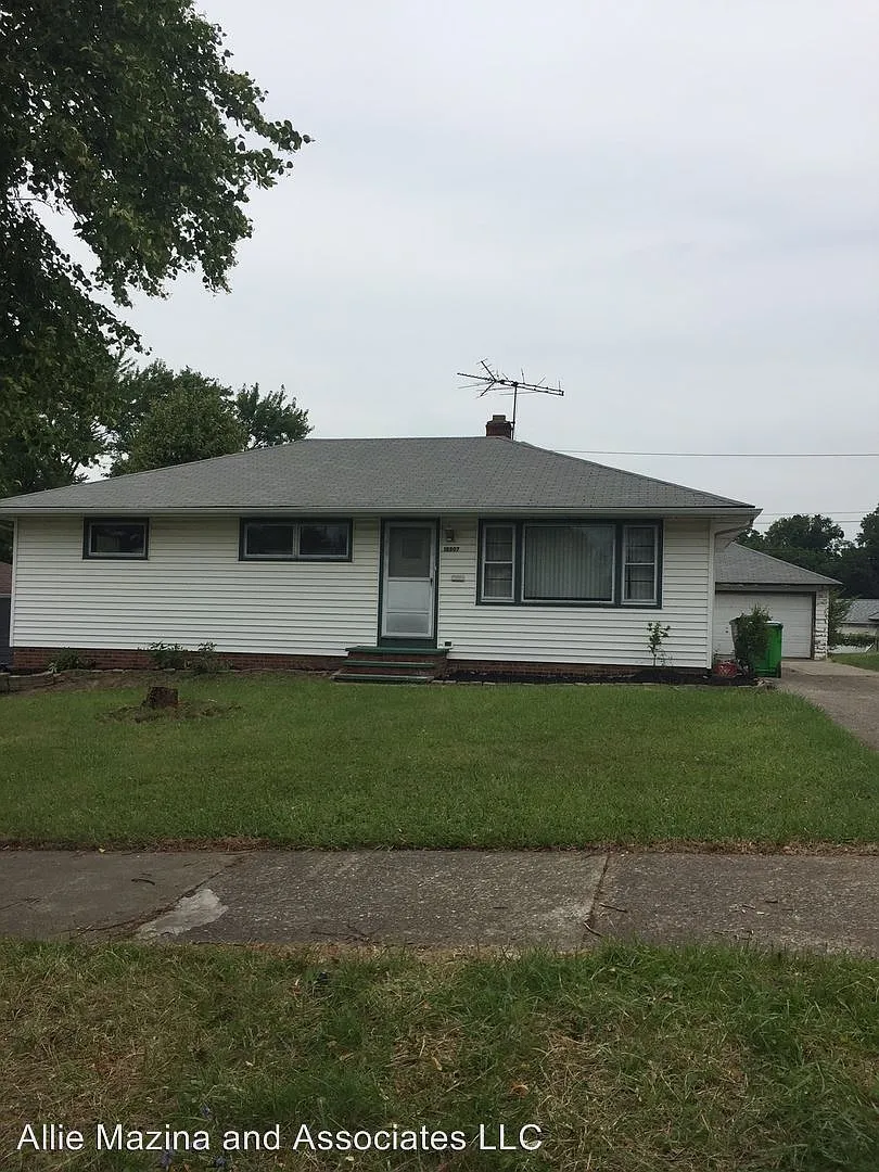 18807 Preston Rd photo 1