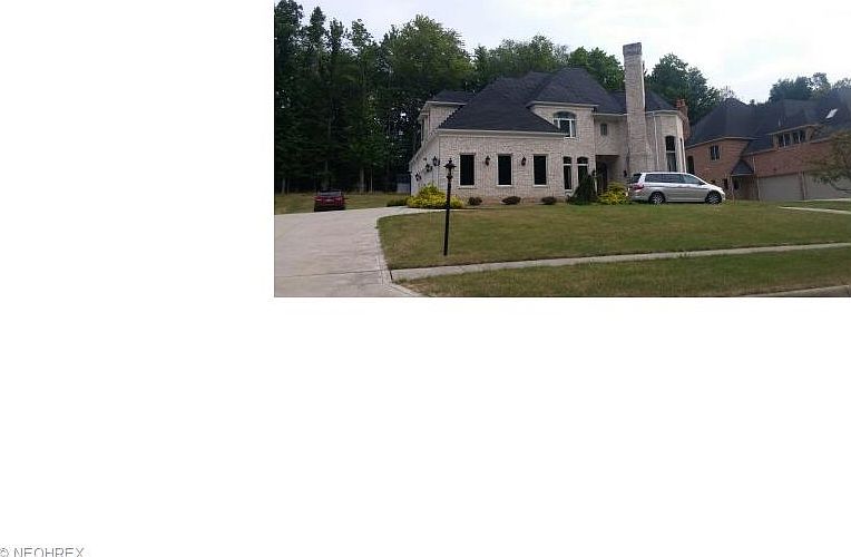 1st image of 376 Village Dr