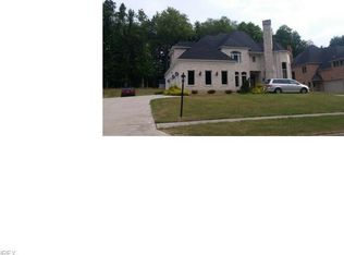 376 Village Dr, Broadview Heights, OH 44147