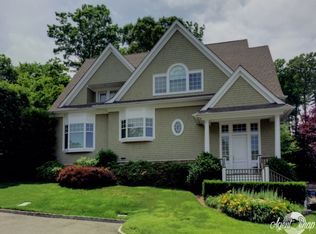 6 Shore Ct, Huntington, NY 11743