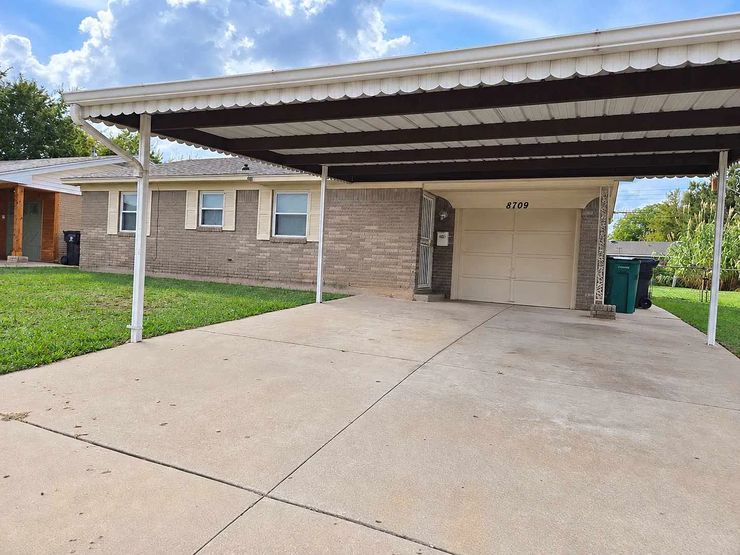 3 bed, 957 sqft, $1,100 — Photo 2