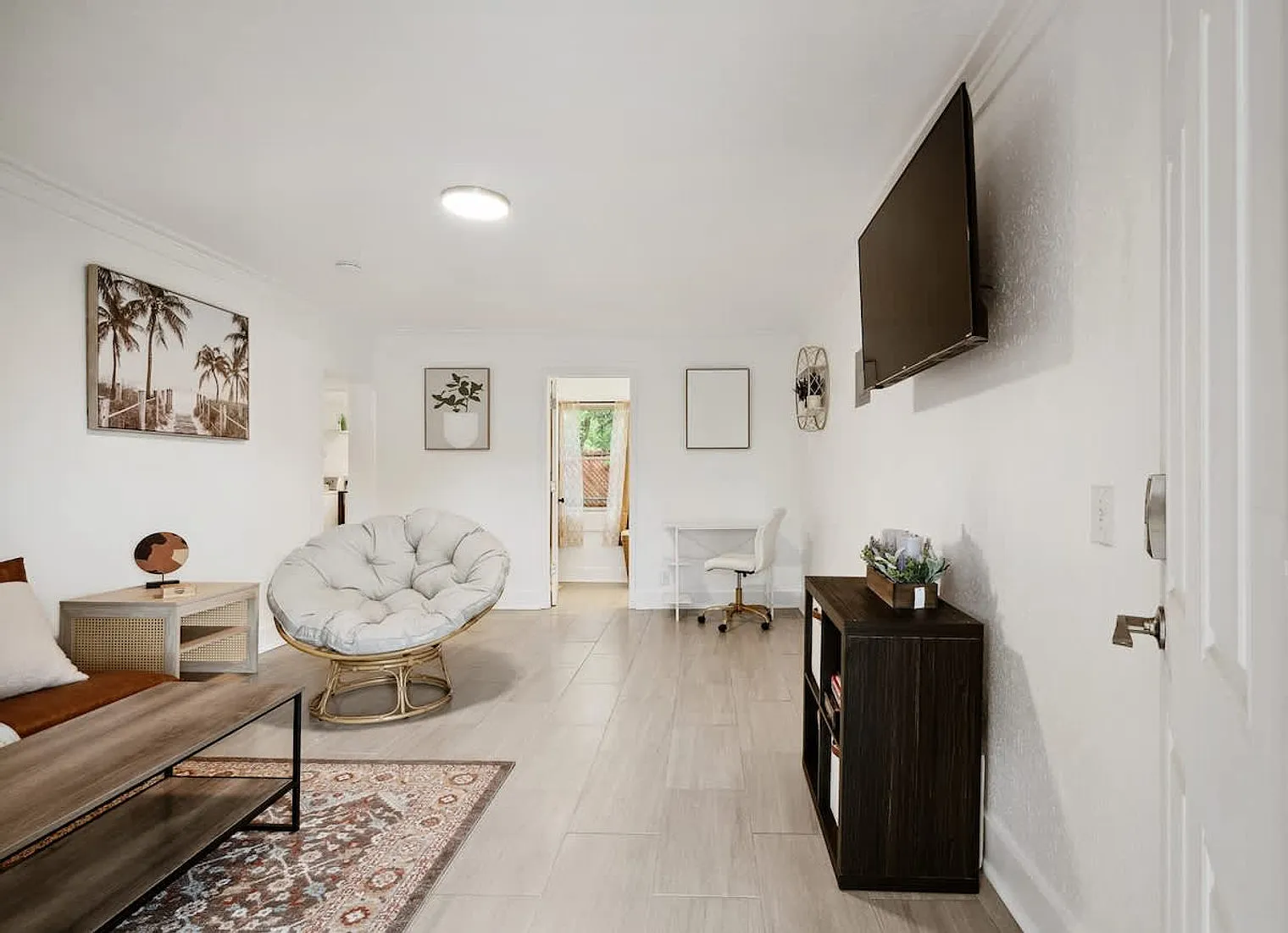 1 bed, 1.0 bath, 990 sqft, $1,333 — Photo 3