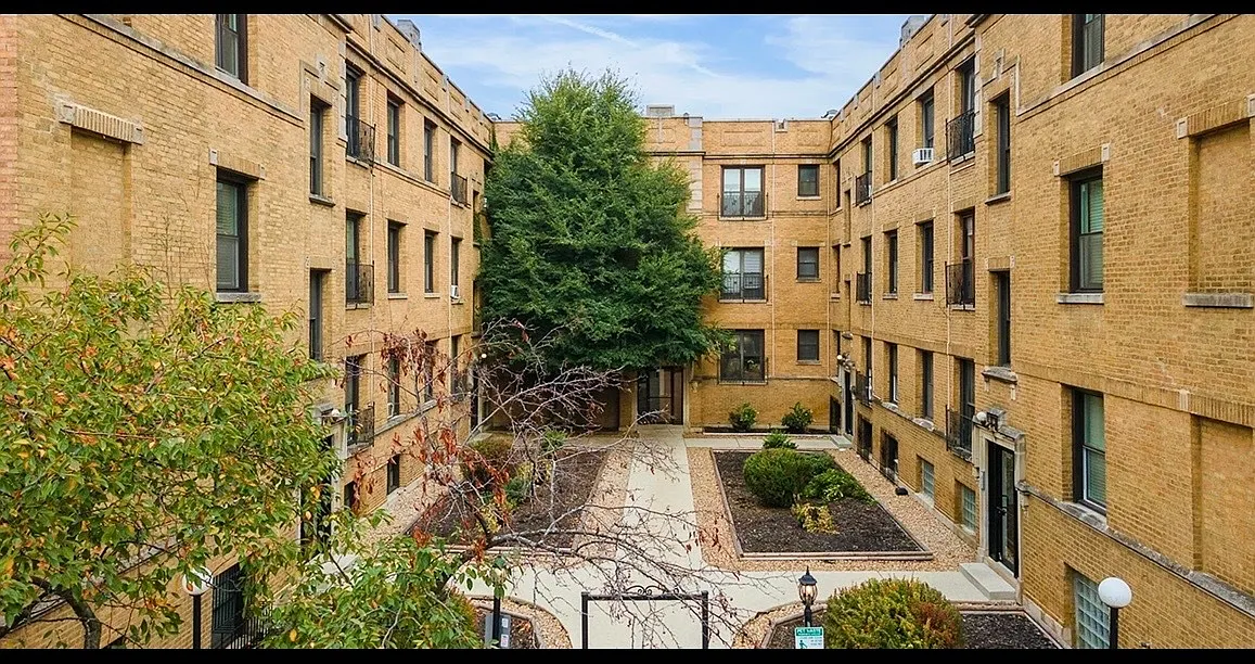 Building Photo - 732 W Roscoe St #NGD
