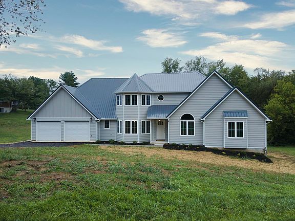 3rd image of 2296 Lupine Ln
