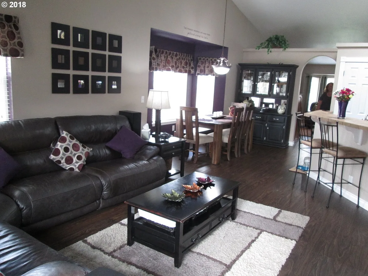 Bright 3 Bedroom Home with Vaulted Ceilings, Bay Windows, Granite Kitchen & Spacious Backyard — Photo 2