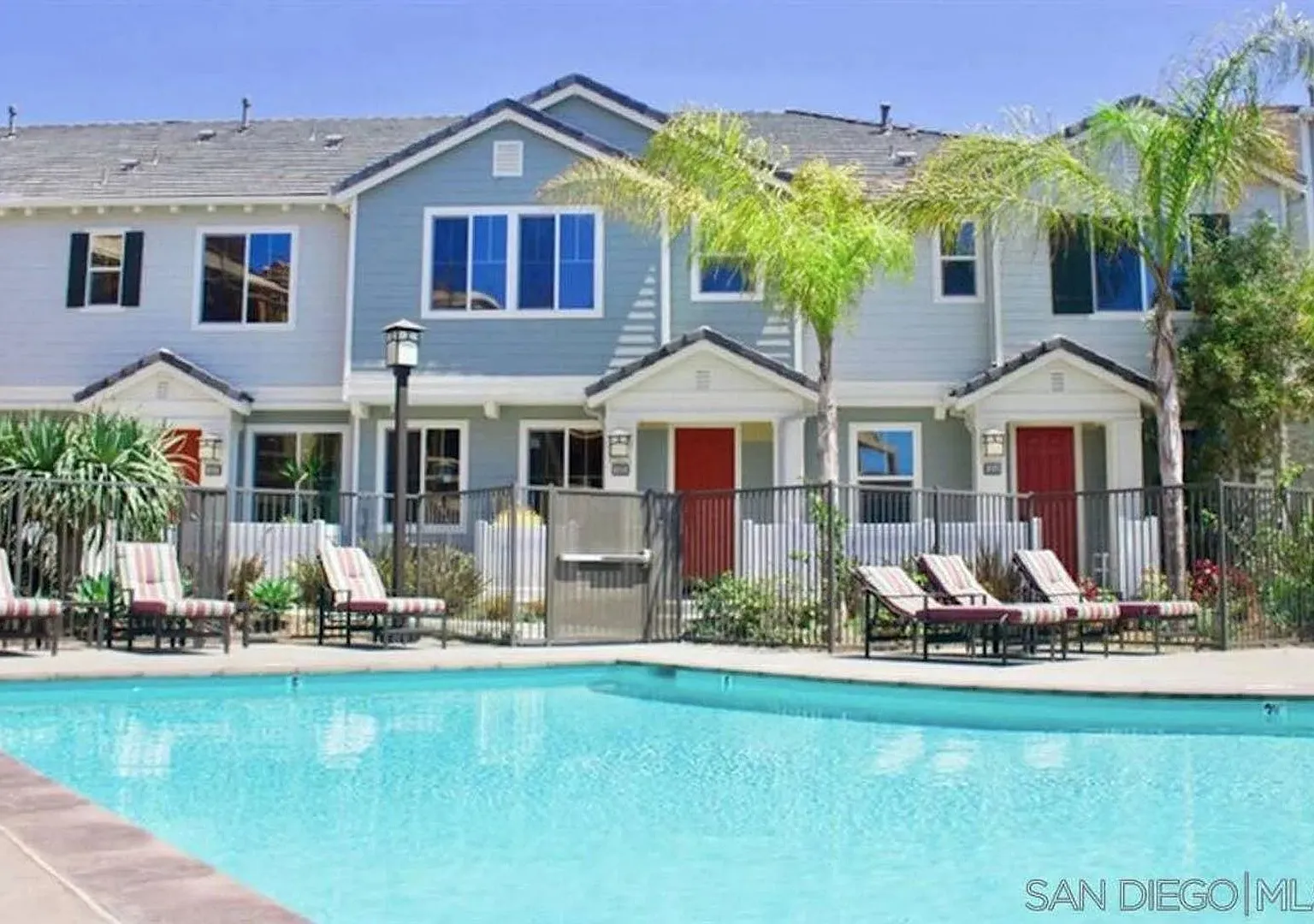Upgraded everything, solar, beautiful beaches, pool, BBQ area, and more with ALL the amenities — Photo 4