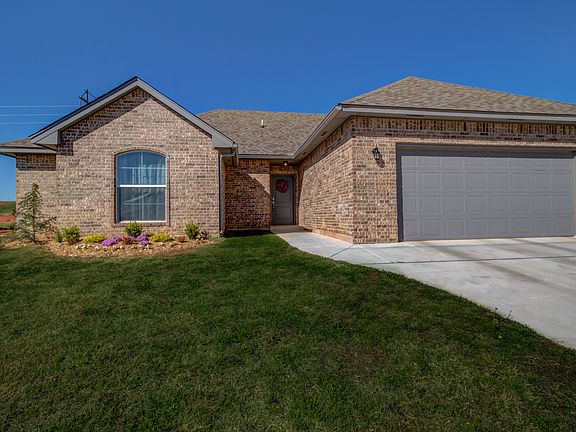 Beautiful Curb Appeal!!!