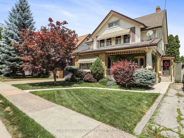 5079 Armoury St, Niagara Falls, ON L2E 1T3