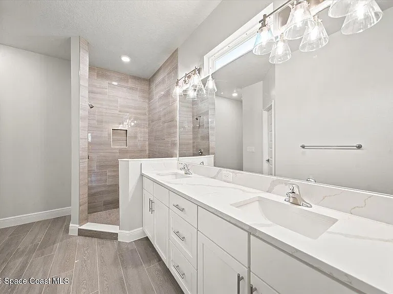 407 Cellini Ave NE — Photo 41
