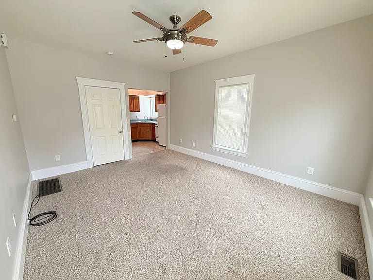 315 W Trail St — Photo 5