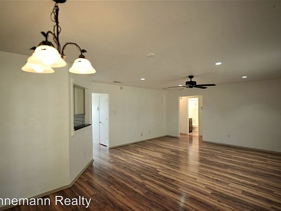 5th image of 2907 Thoroughbred Dr
