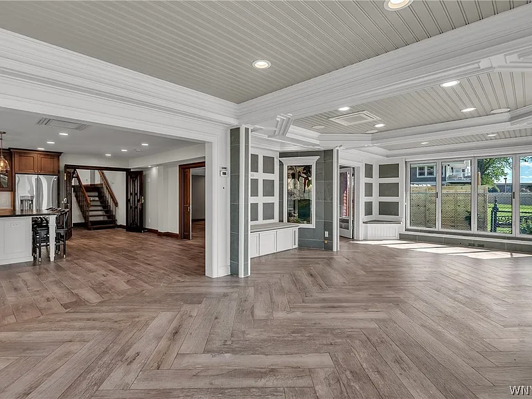 2039 E River Rd — Photo 13