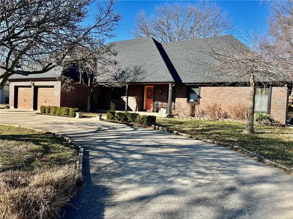 1303 Chapel Dr, Harrisonville, MO 64701