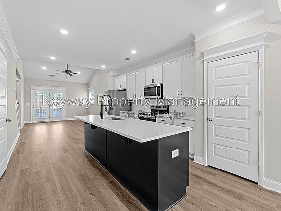 5th image of 2124 Denmark Ave SE