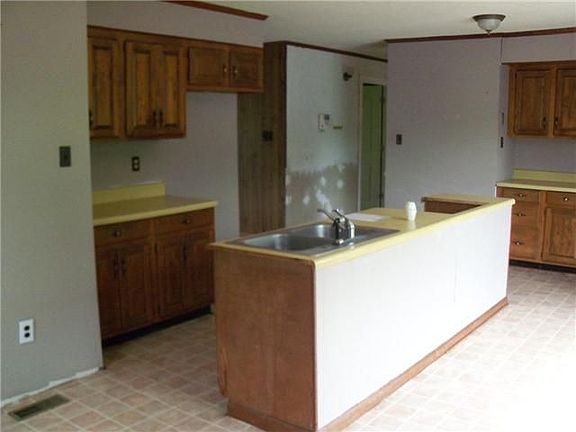 3rd image of 109 Wood St