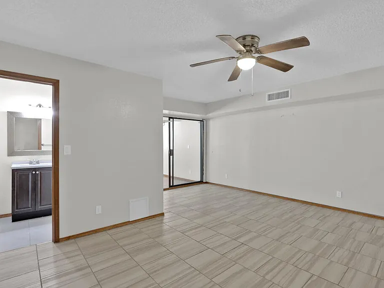 730 N Resler Dr #B — Photo 34
