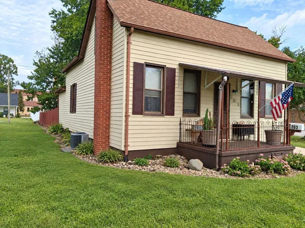 203 W Iowa St, Trenton, IL 62293