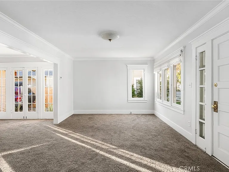 243 N Grand St — Photo 4