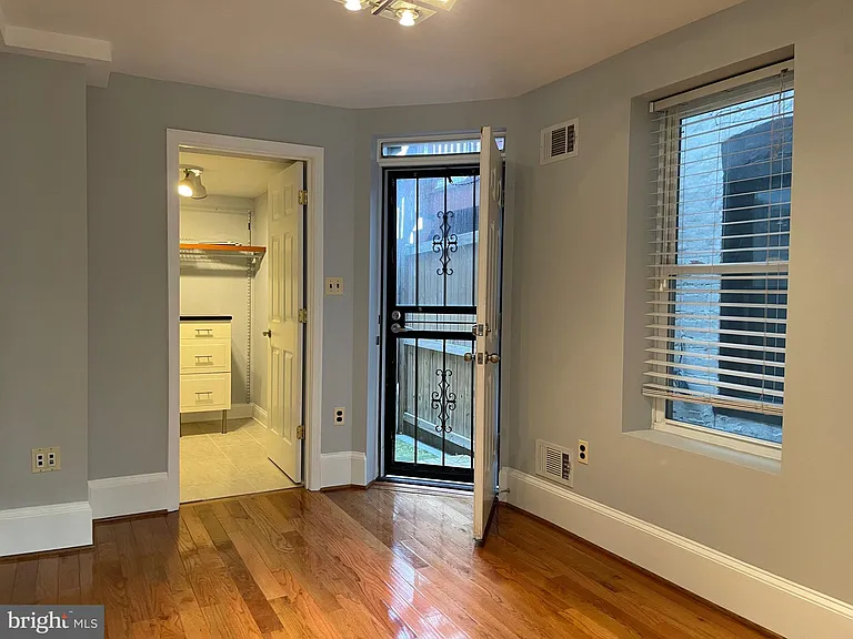 449 New Jersey Ave SE #B — Photo 15