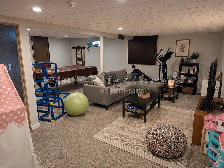 1040 Daniels Farm Rd — Photo 16
