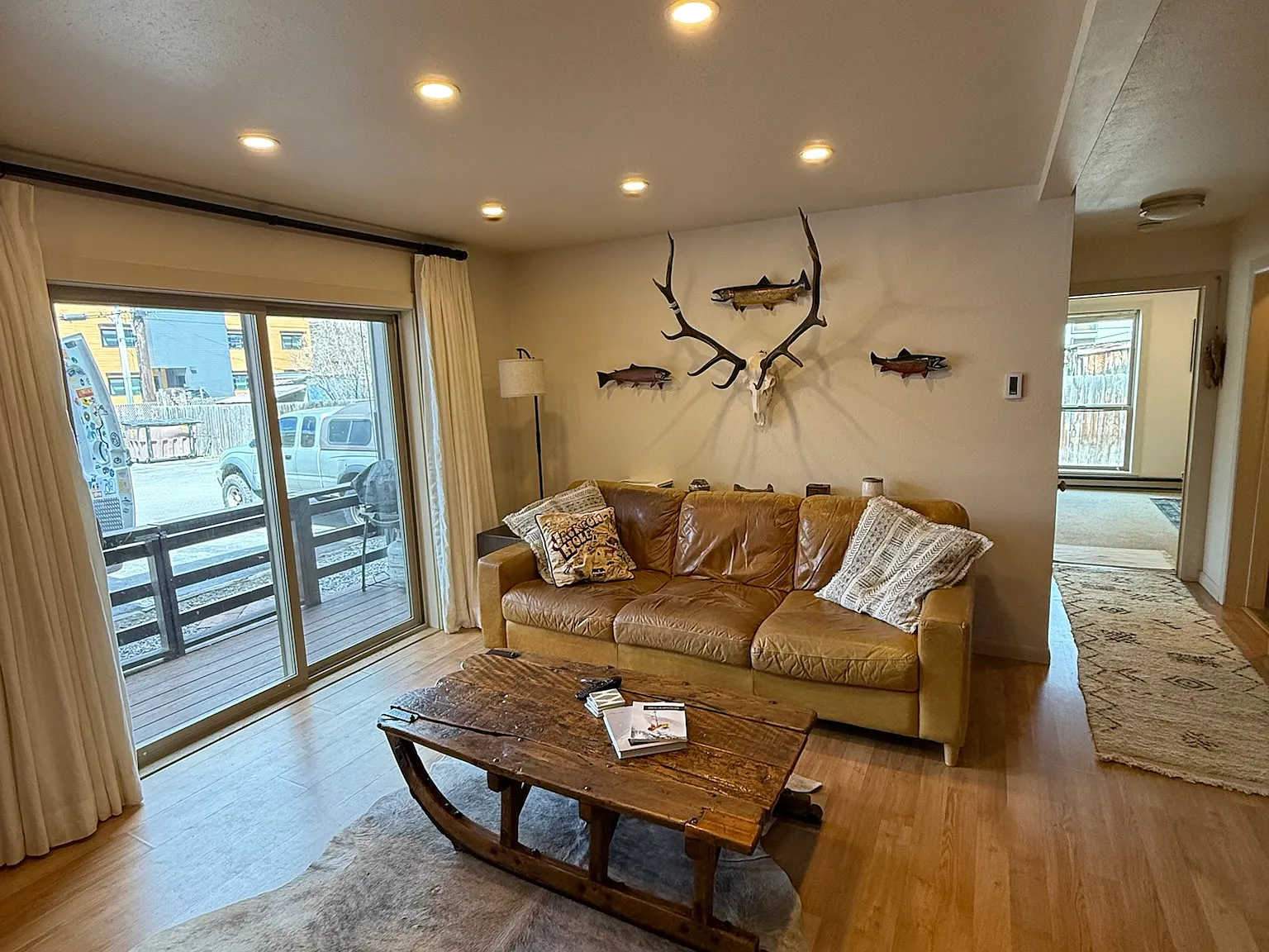 2 bed, 904 sqft, $5,100 — Photo 2