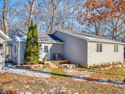 6533 Woodland Rd, Whitmore Lake, MI, 48189