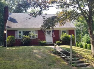 93 Fox Ln, Falmouth, MA 02540