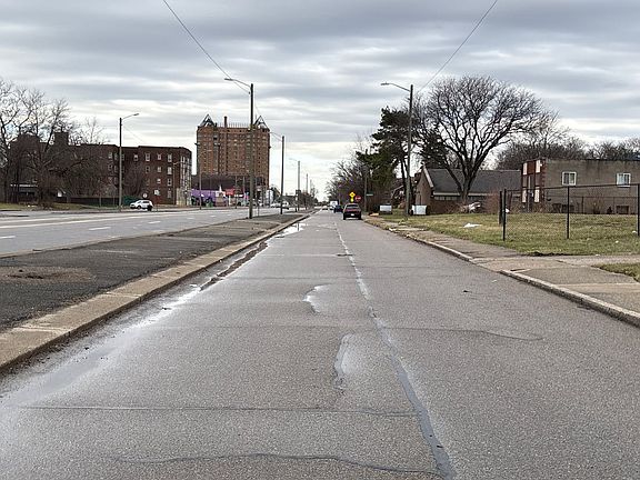 5th image of 2425 W Grand Blvd