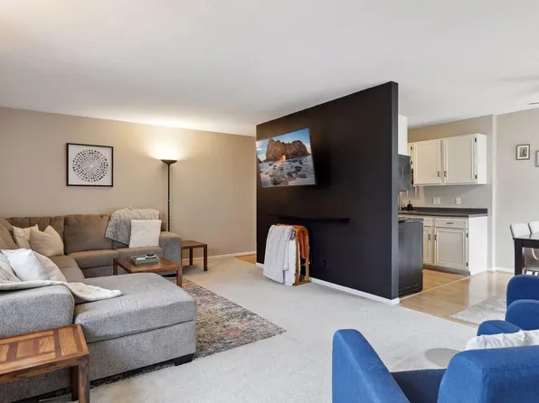 4850 Grenwich Trl N, Oakdale, MN 55128