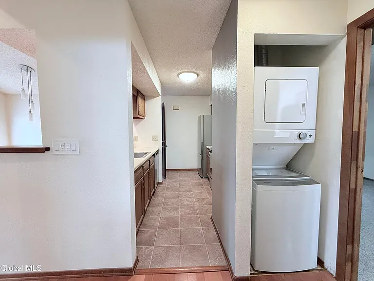 208 Yorktown Dr — Photo 7