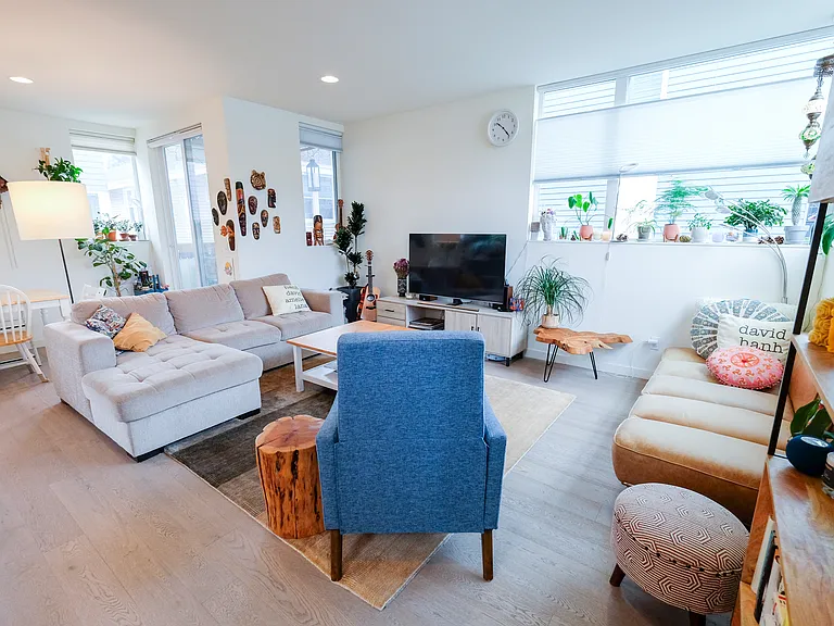 1851 S Jackson Pl — Photo 2