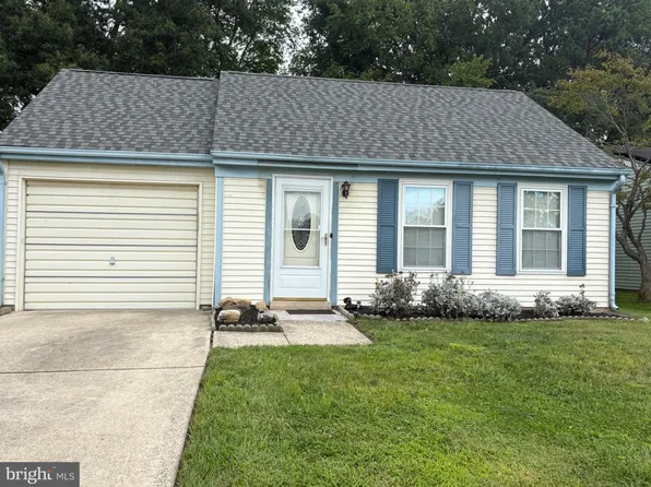 28 Chelsea Pl, Southampton, NJ 08088