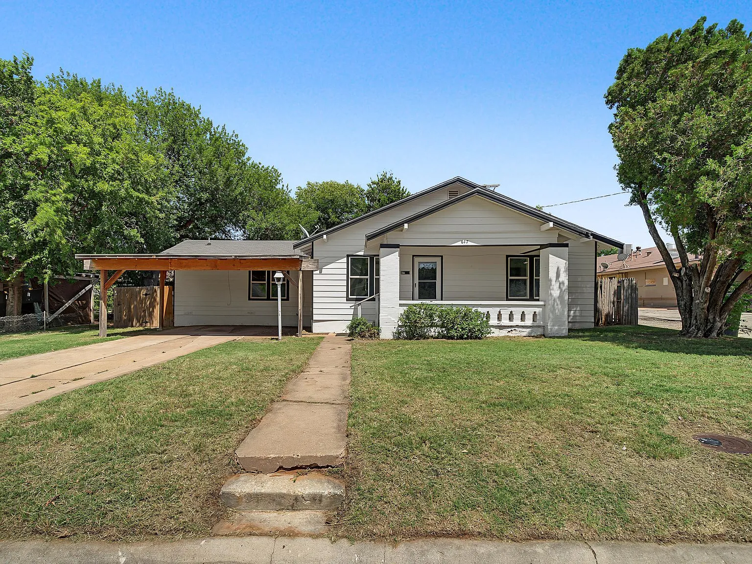 617 Grand Ave — Photo 2
