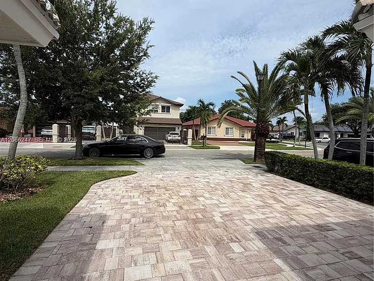 14525 NW 88th Ave — Photo 36