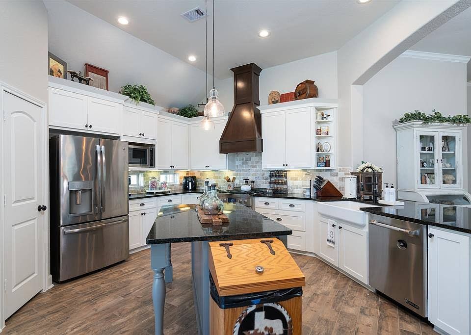 1st image of 106 Verismo Ct
