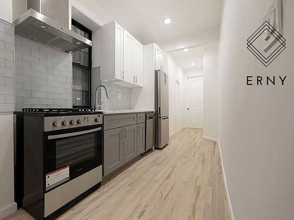 4th image of 526 Chauncey St #1D