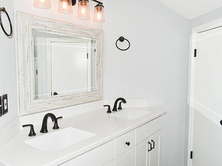 4497 L R I Ln — Photo 17