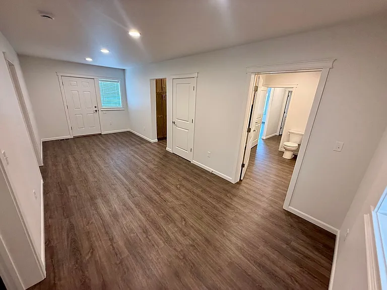 1329 Elm St — Photo 15