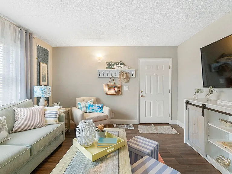 Sea Oats Apartments — Photo 25