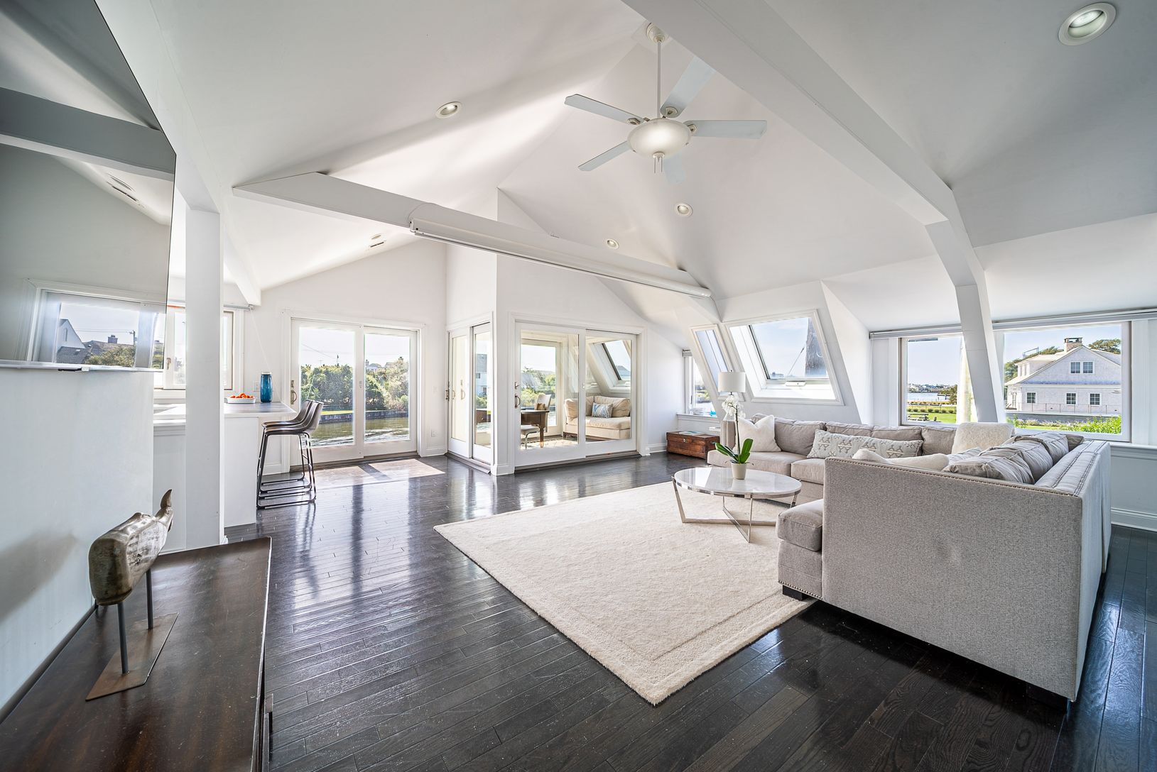  Barn, Living room, Office