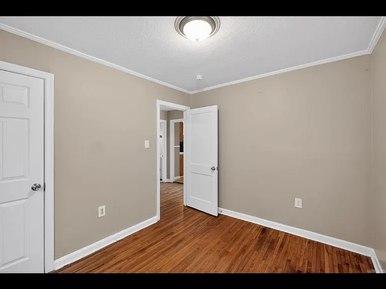 410 W 51st St — Photo 13