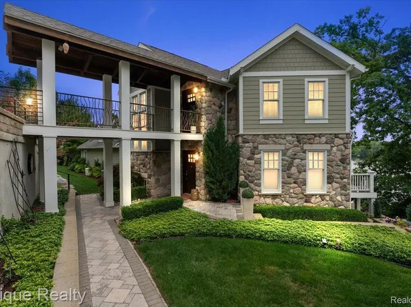 791 Central Dr, Lake Orion, MI 48362