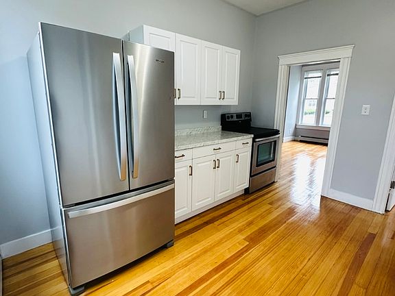 4th image of 188 Fruit Hill Ave