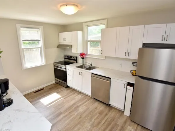 107 W 32nd St, Hamilton, ON L9C 5G8