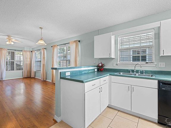 3rd image of 2292 Trailwood Dr