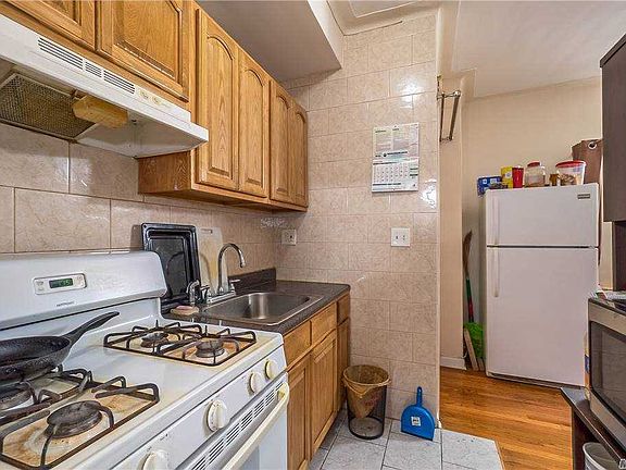 4th image of 70-35 Broadway #E12
