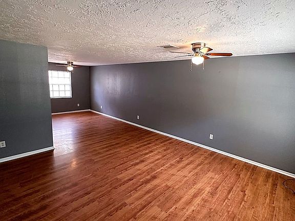 3rd image of 2321 Gladys Ave