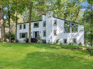 9 Trowbridge Dr, Randolph, NJ 07869